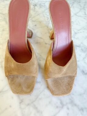 Amina Muaddi tan suede heeled sandal. NWOT. NEVER WORN. EXCELLENT CONDITION